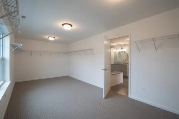 136 Roman Lane 9